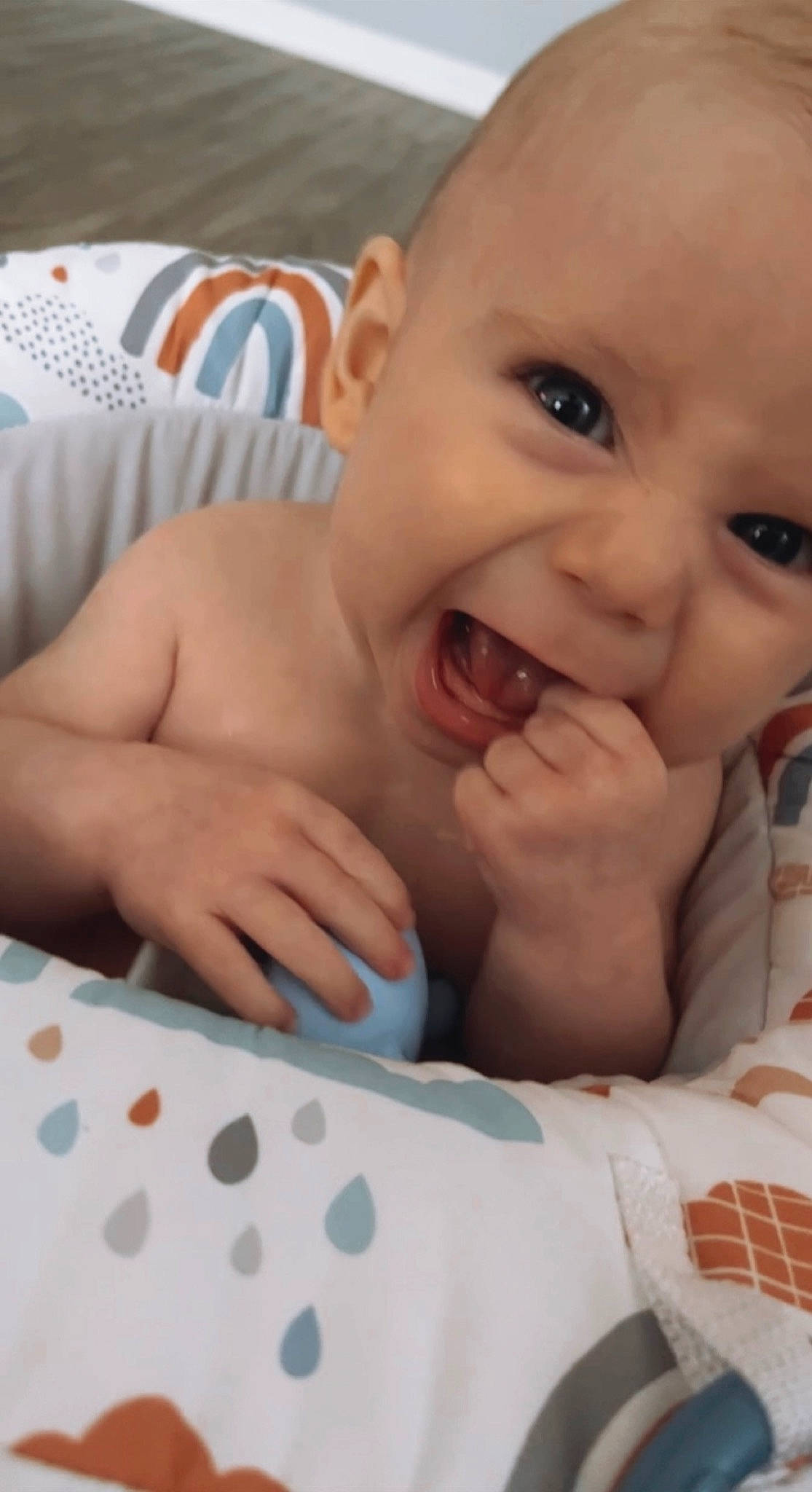 Draven is registered to the contest to win money with this photo: baby, baby_products, baby_toddler_clothing, cheek, comfort, eyebrow, eyelash, finger, gesture, hand, happy, iris, lip, nail, nose, person, skin, smile, thumb, toddler