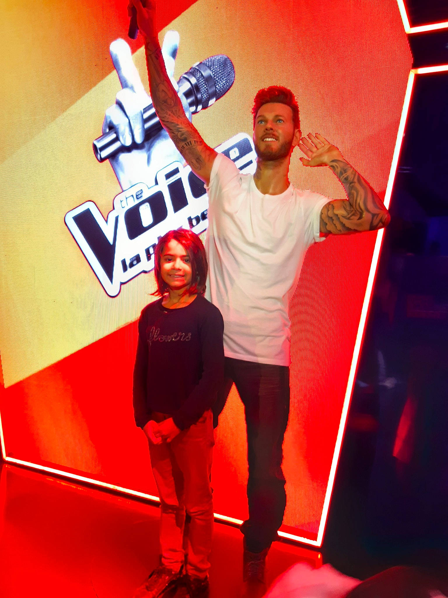 Ines participe au concours pour gagner de l'argent avec cette photo : art, electric_blue, entertainment, event, flooring, font, fun, gesture, graphics, happy, headwear, joy, logo, magenta, organ, performing_arts, person, red, shorts, smile