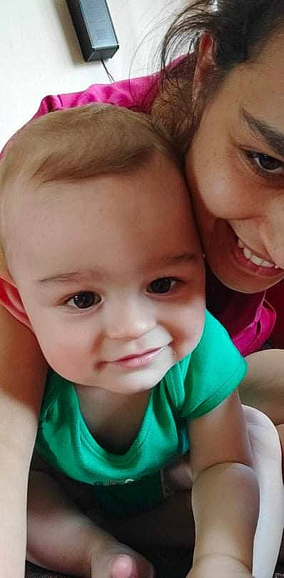 Driss a rejoint le concours — aidez-le/la à gagner de superbes lots ! arm, cheek, chin, ear, eye, eyebrow, eyelash, face, facial_expression, hairstyle, happy, human, lip, mouth, neck, nose, organ, person, product, skin