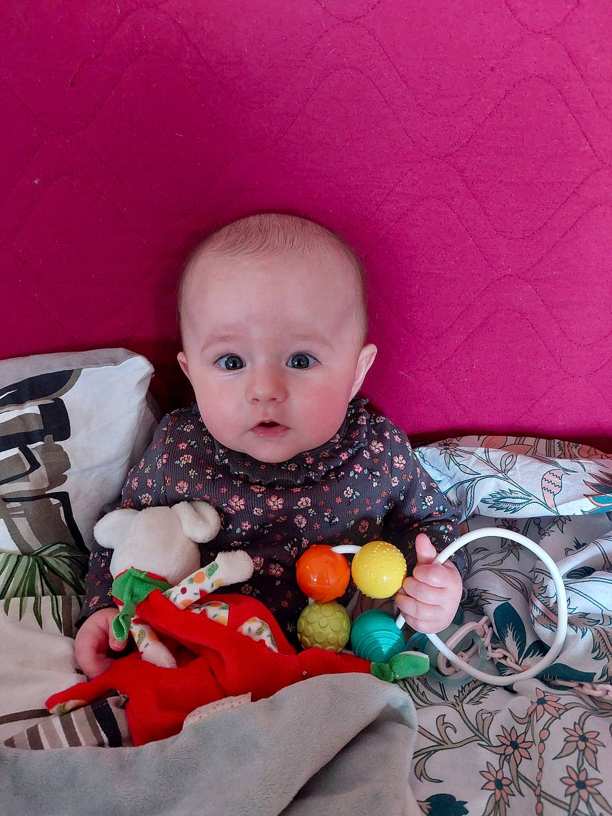 Esmée a rejoint le concours — aidez-le/la à gagner de superbes lots ! arm, baby, baby_products, baby_toddler_clothing, baby_toys, cheek, child, comfort, doll, linens, magenta, person, room, sitting, skin, stuffed_toy, textile, toddler, toy, wood