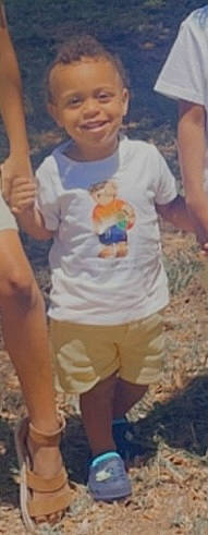 Maveryk is registered to the contest to win money with this photo: arm, child, facial_expression, finger, gesture, hand, happy, head, human_body, joy, leg, leisure, mouth, muscle, person, shorts, sleeve, smile, t_shirt, thigh