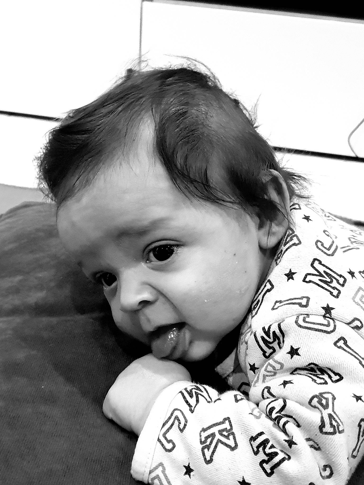 Tessio a rejoint le concours — aidez-le/la à gagner de superbes lots ! baby, black, black_and_white, cheek, child, eye, face, head, monochrome, monochrome_photography, person, photography, skin, smile, snapshot, style, toddler