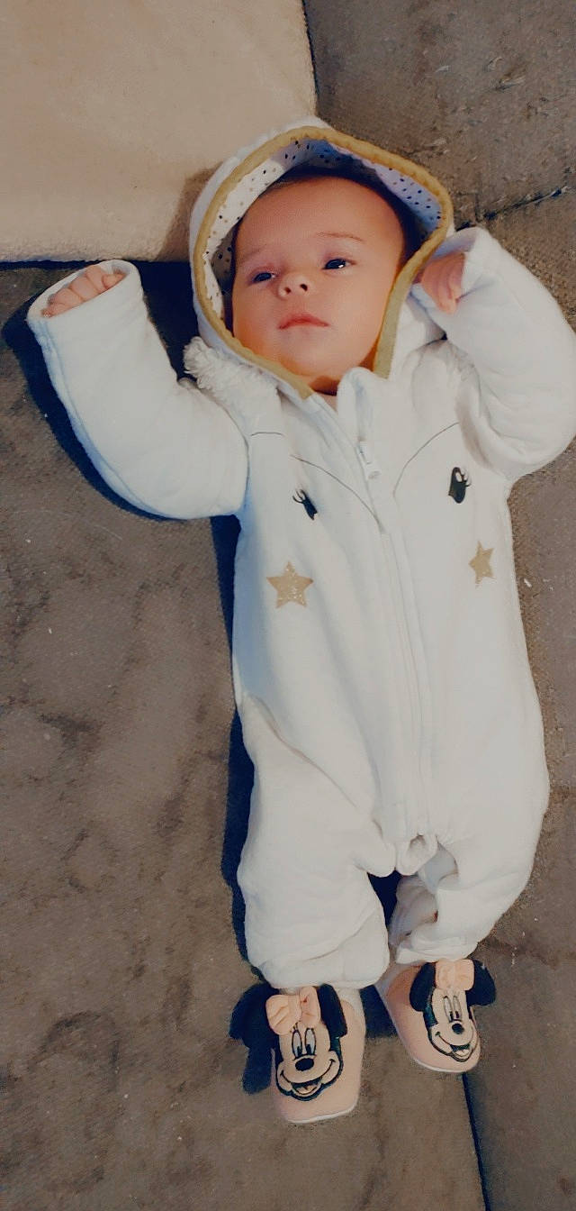 Lexy participe au concours pour gagner de l'argent avec cette photo : baby, baby_toddler_clothing, blazer, cap, cheek, child, collar, electric_blue, eye, fashion_accessory, fur, gesture, happy, headwear, hood, jacket, nose, outerwear, person, sleeve