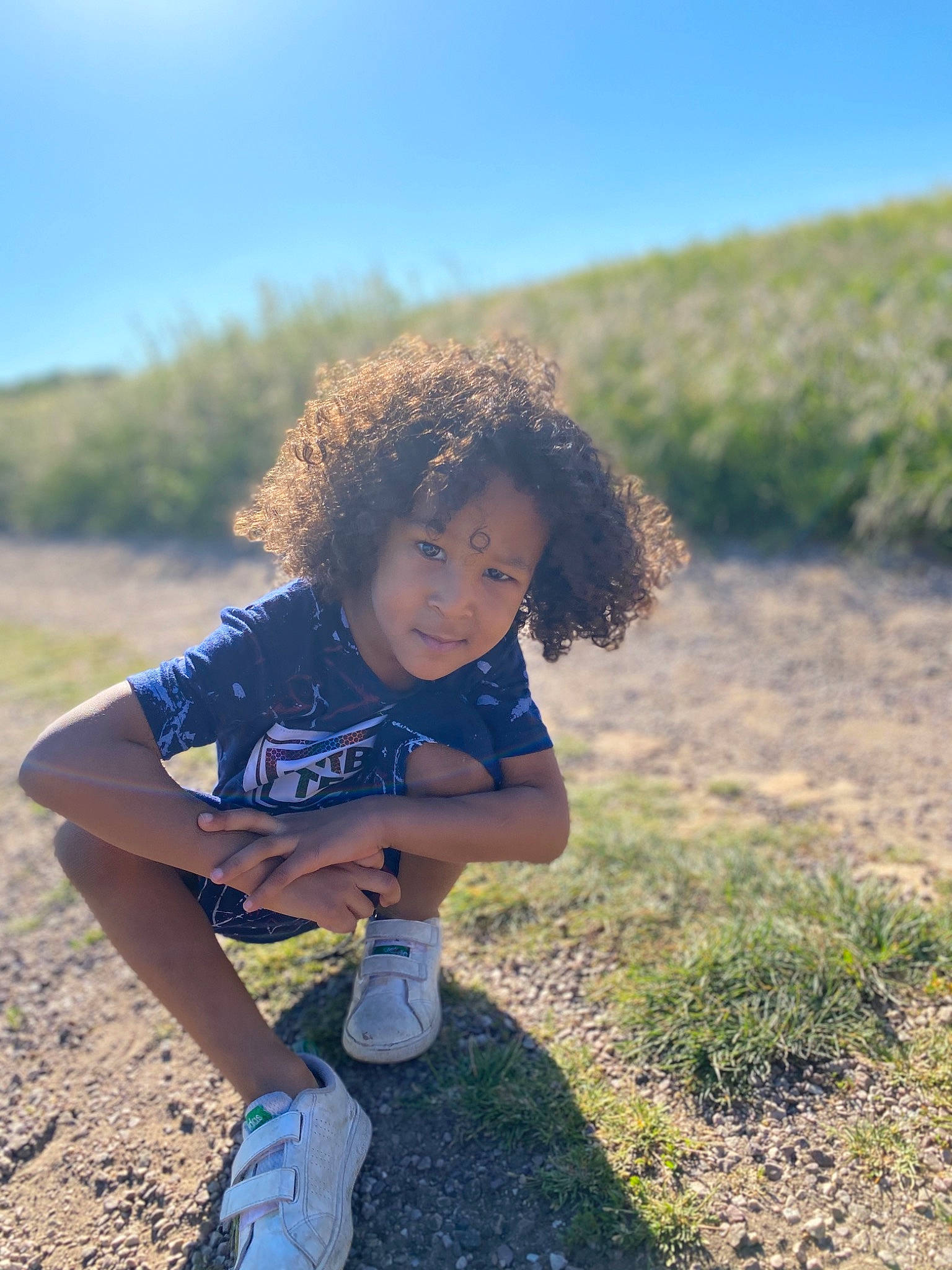 Zakarya a rejoint le concours — aidez-le/la à gagner de superbes lots ! child, fun, grass, grass_family, grassland, happy, mountain, person, photography, plant, sand, sitting, sky, smile, soil, summer, sunlight, toddler, vacation, wilderness