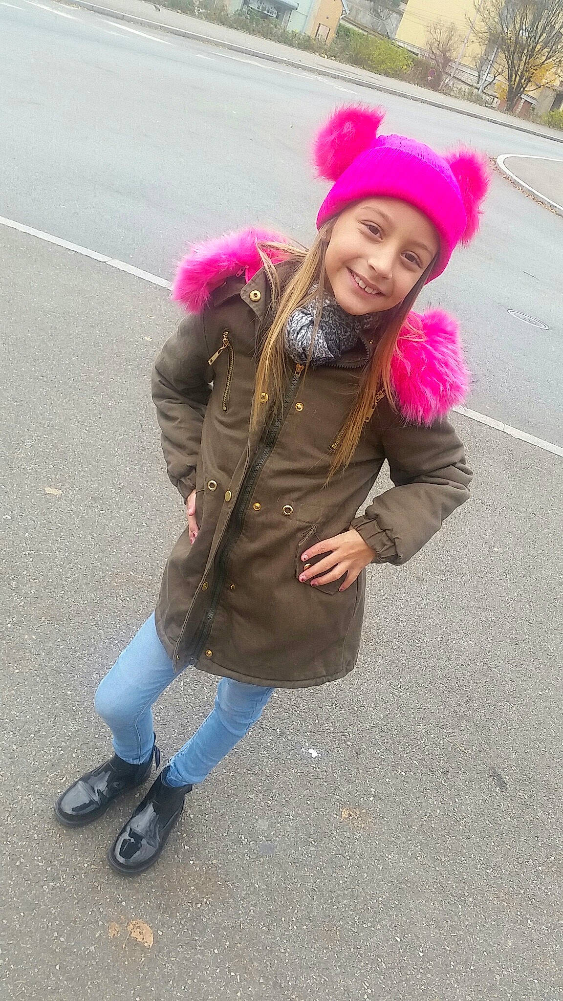 Milena participe au concours pour gagner de l'argent avec cette photo : beanie, cap, child, fun, fur, fur_clothing, girl, hat, headgear, joy, person, pink, product, purple, smile, snapshot, textile, winter