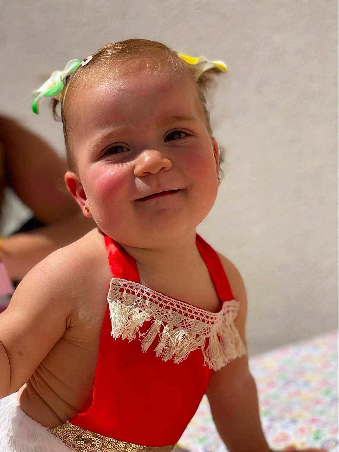 Louane a rejoint le concours — aidez-le/la à gagner de superbes lots ! active_tank, arm, baby, baby_toddler_clothing, beauty, cheek, chest, child, chin, eye, happy, head, iris, lip, neck, person, skin, sleeve, smile, toddler