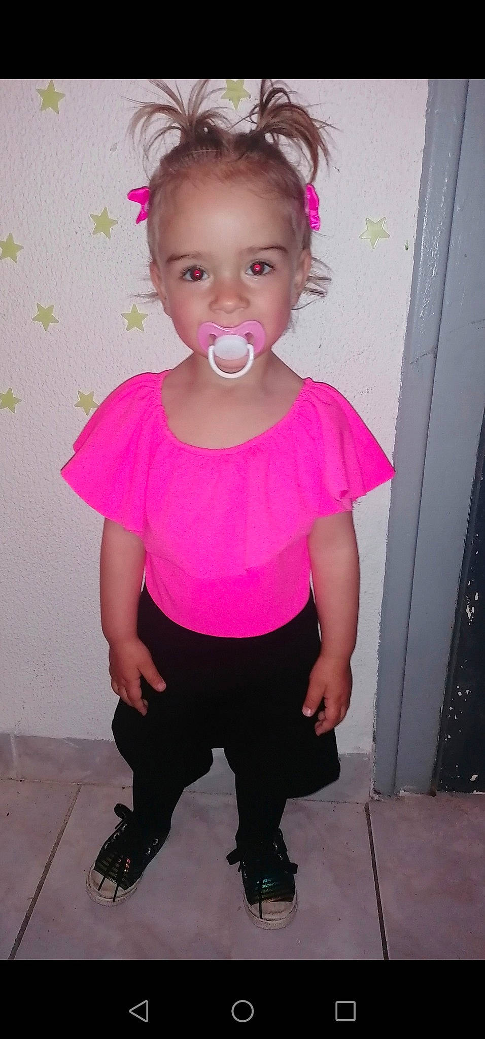 Lyana a rejoint le concours — aidez-le/la à gagner de superbes lots ! baby_toddler_clothing, cheek, clothing, eyelash, hair, head, iris, knee, lip, magenta, neck, person, pink, purple, sleeve, sportswear, standing, toddler, trunk, waist