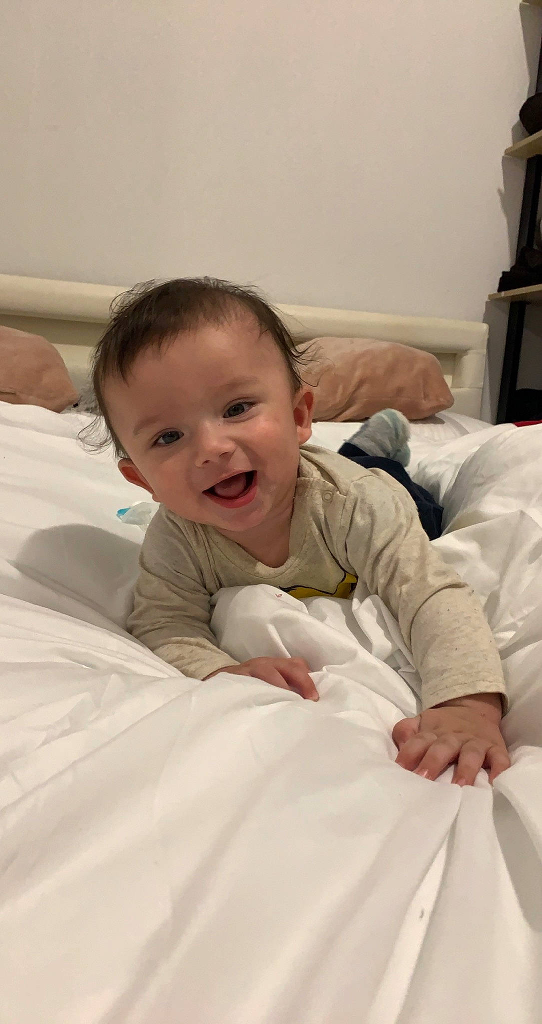 Elijah a rejoint le concours — aidez-le/la à gagner de superbes lots ! baby, baby_toddler_clothing, cheek, chin, comfort, face, facial_expression, finger, happy, head, joint, linens, nose, person, shoulder, skin, sleeve, smile, textile, toddler