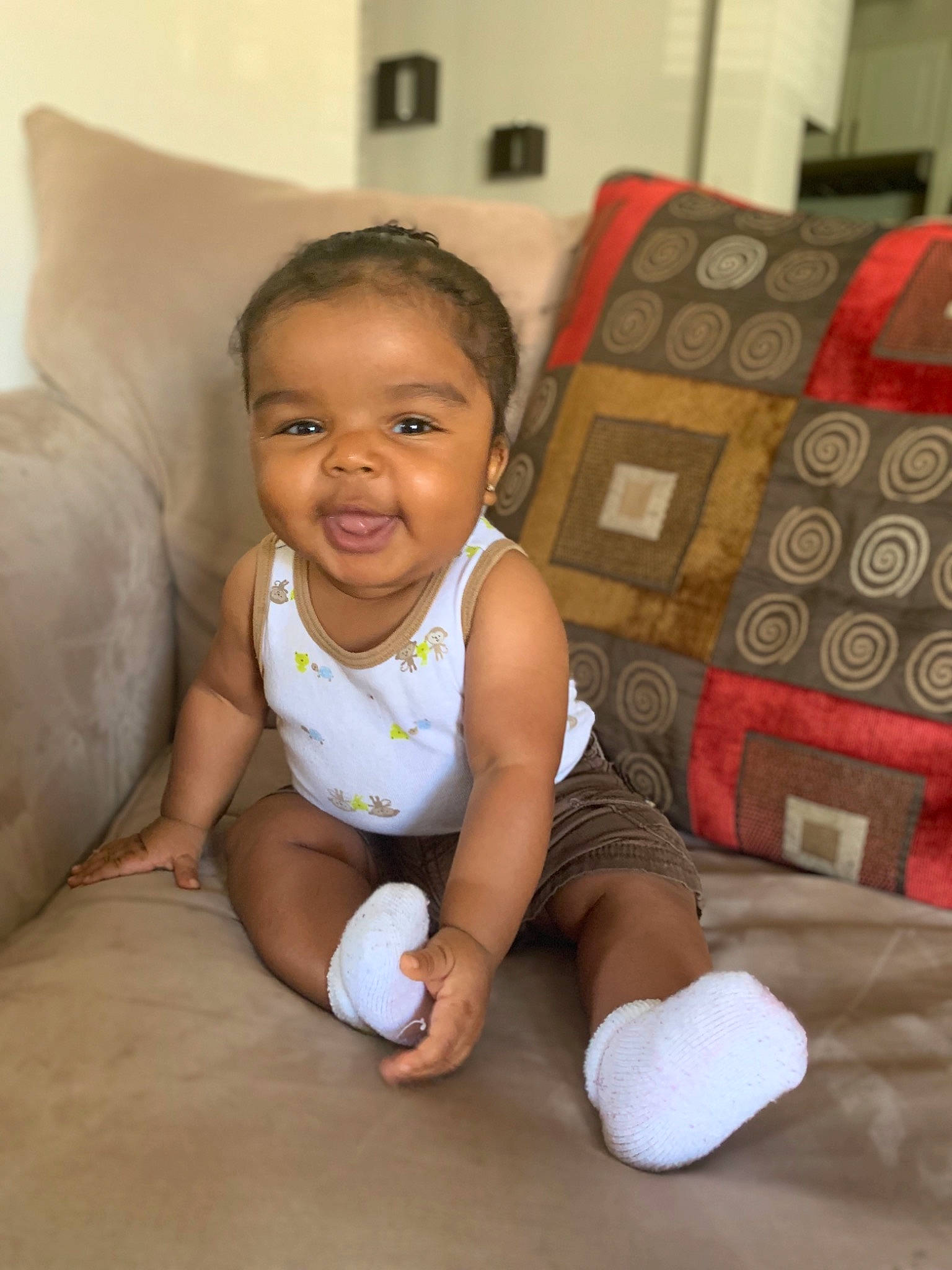 Juelz is registered to the contest to win money with this photo: baby, child, leg, person, play, skin, toddler