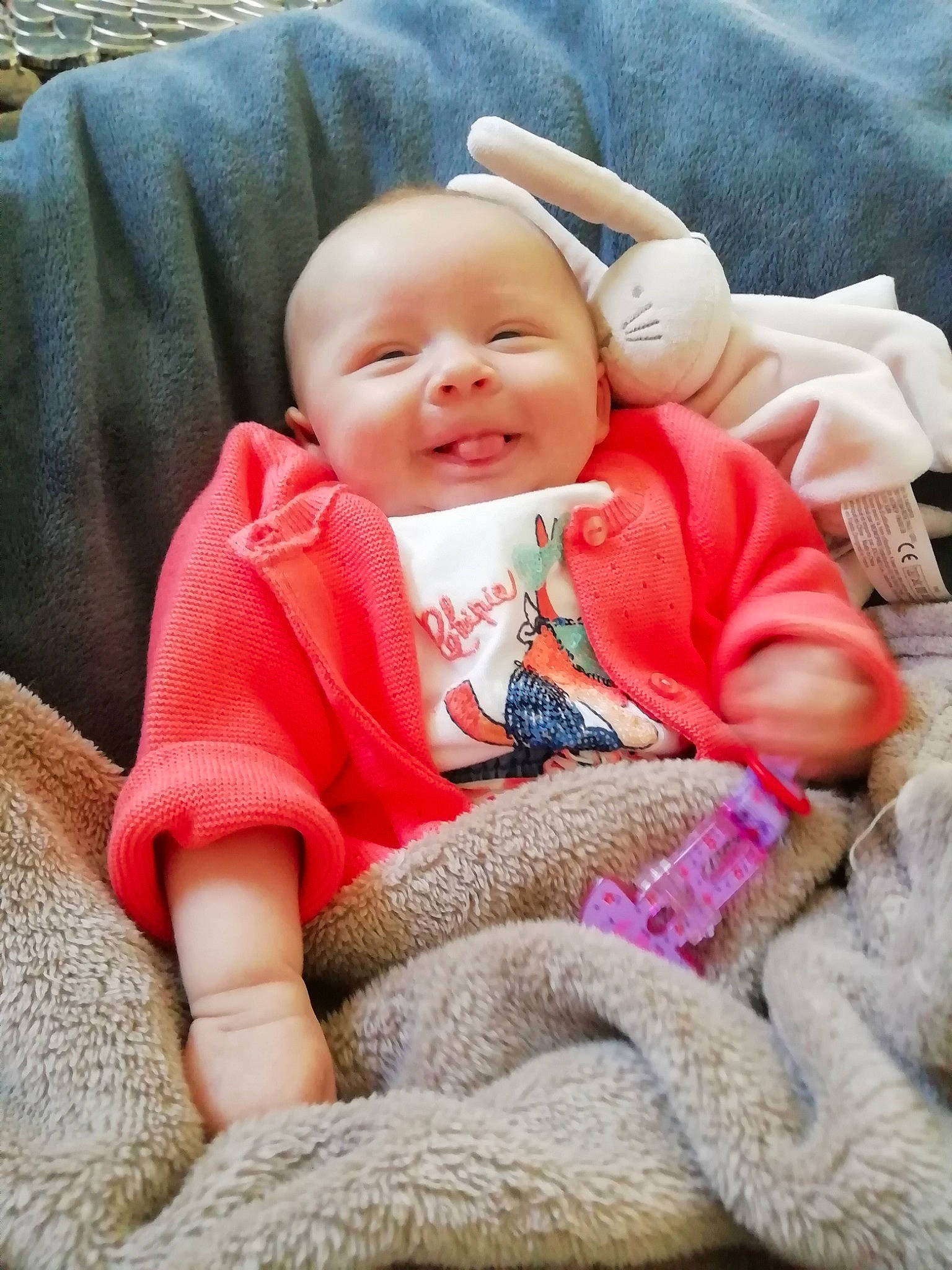 Aëla a rejoint le concours — aidez-le/la à gagner de superbes lots ! baby, beauty, cheek, child, eye, finger, person, pink, skin, smile, toddler