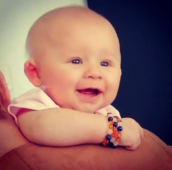 Aëla participe au concours pour gagner de l'argent avec cette photo : baby, baby_toddler_clothing, body_jewelry, cheek, child, ear, facial_expression, finger, happy, iris, jewellery, lip, nail, organ, person, photography, pink, product, skin, toddler