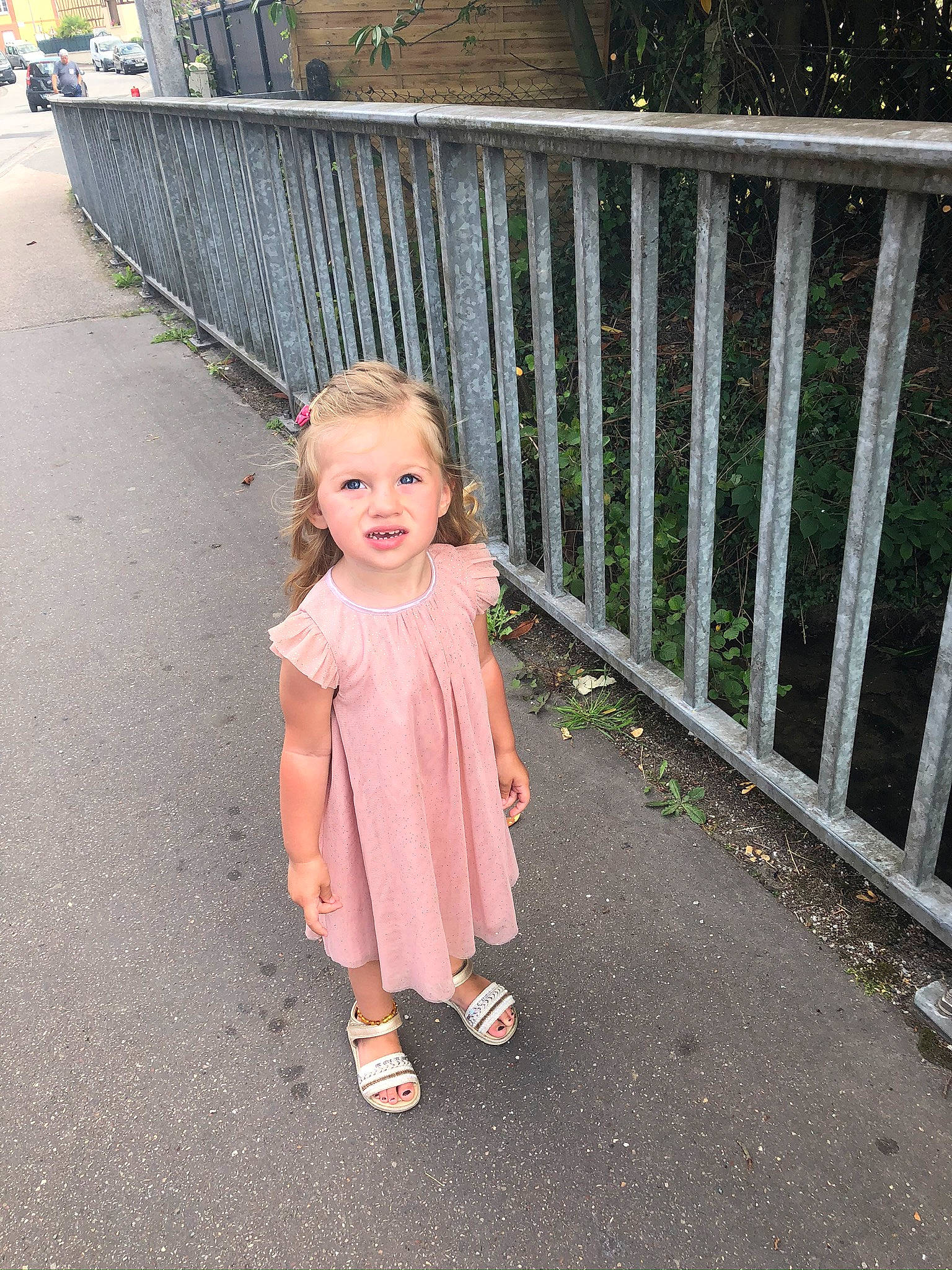 Julia Fouche a rejoint le concours — aidez-le/la à gagner de superbes lots ! asphalt, child, dress, fence, fun, grass, infrastructure, leisure, person, pink, recreation, road, road_surface, sidewalk, smile, street_fashion, toddler, toy, tree, walking