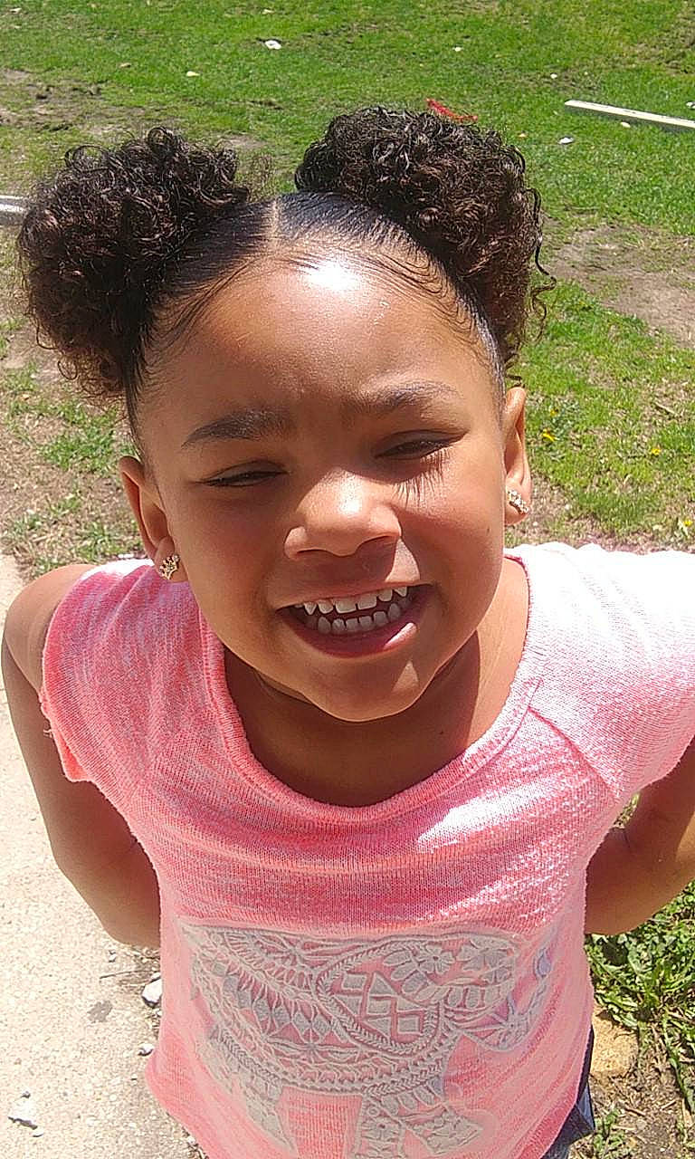 Milah is registered to the contest to win money with this photo: black_hair, cheek, child, emotion, eye, face, facial_expression, forehead, fun, girl, hair, hairstyle, head, joy, laughter, mouth, nose, person, pink, skin