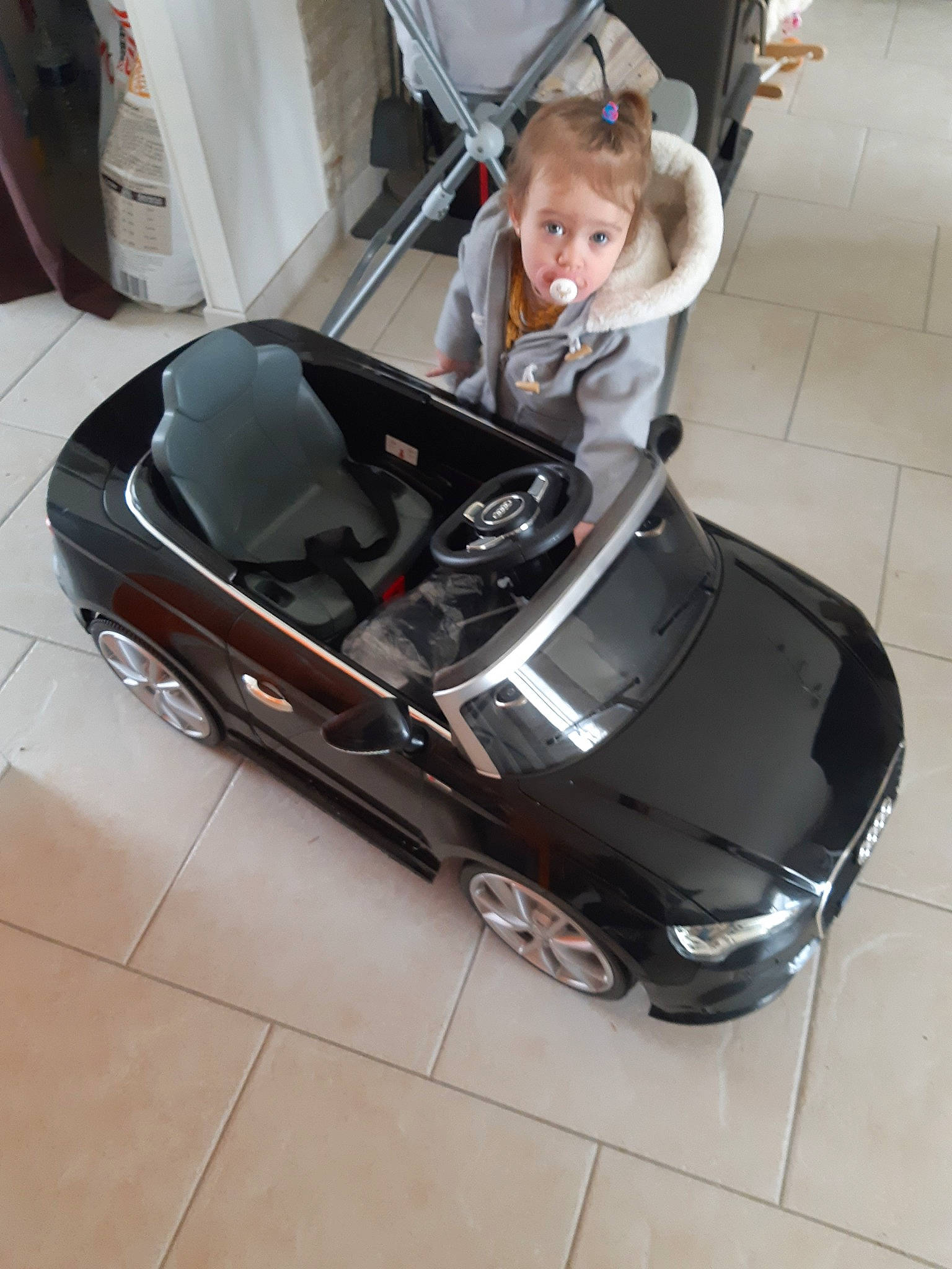 Colyne a rejoint le concours — aidez-le/la à gagner de superbes lots ! automotive_design, car, hood, land_vehicle, person, personal_luxury_car, vehicle, vehicle_door