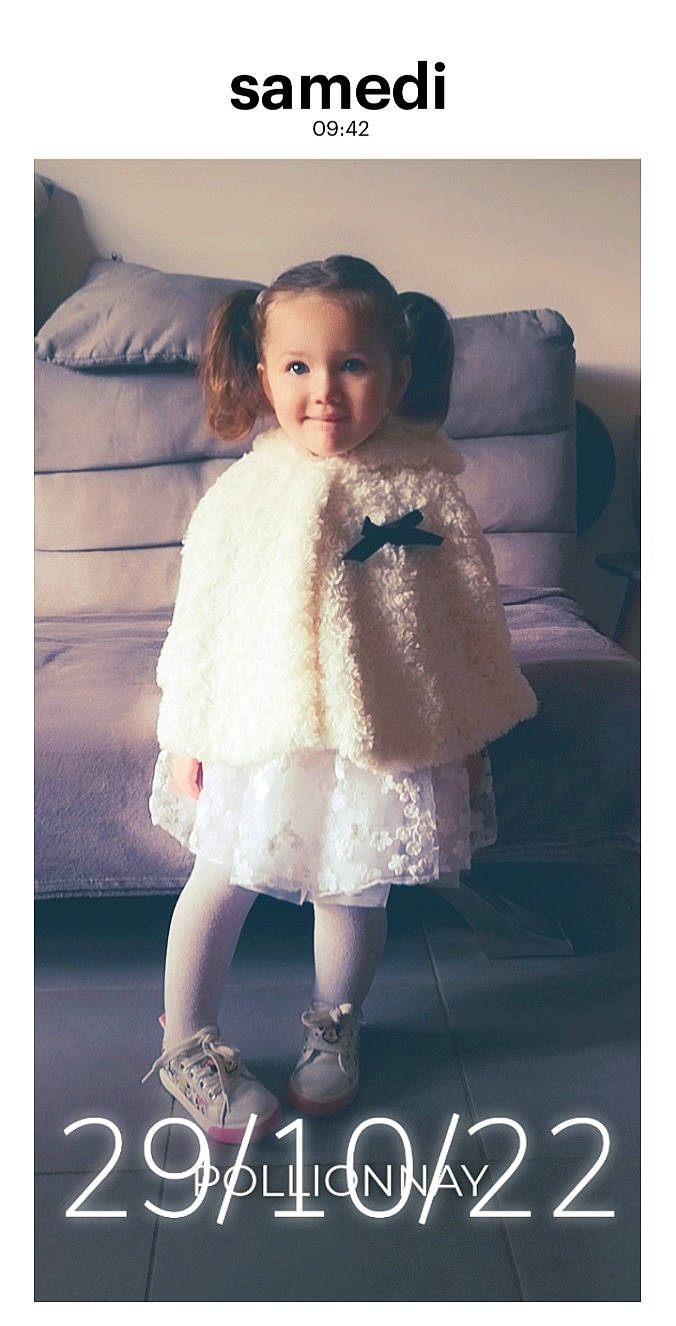 Enora a rejoint le concours — aidez-le/la à gagner de superbes lots ! baby_toddler_clothing, child, comfort, couch, day_dress, dress, face, facial_expression, fashion_accessory, formal_wear, fur, happy, joy, magenta, pattern, person, pink, room, sleeve, smile