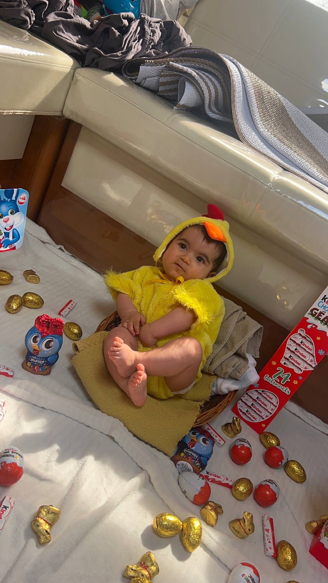 Wallas participe au concours pour gagner de l'argent avec cette photo : automotive_design, automotive_exterior, baby, baby_products, child, comfort, family_car, fun, hat, leisure, linens, motor_vehicle, person, play, room, t_shirt, toddler, toy, trunk, vacation