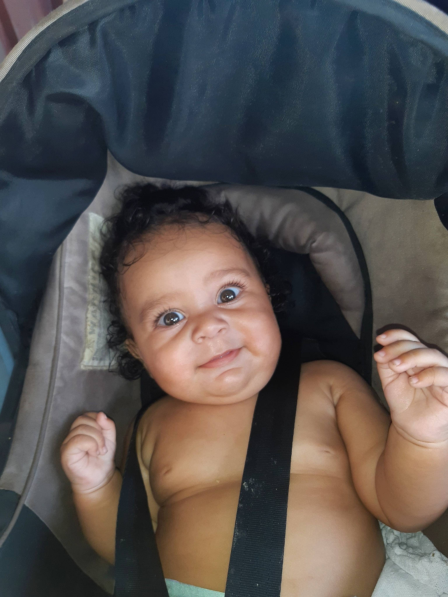 Nëyrane a rejoint le concours — aidez-le/la à gagner de superbes lots ! baby, black_hair, cheek, child, eye, eyebrow, face, head, lip, mouth, neck, nose, person, skin, smile, toddler, vacation