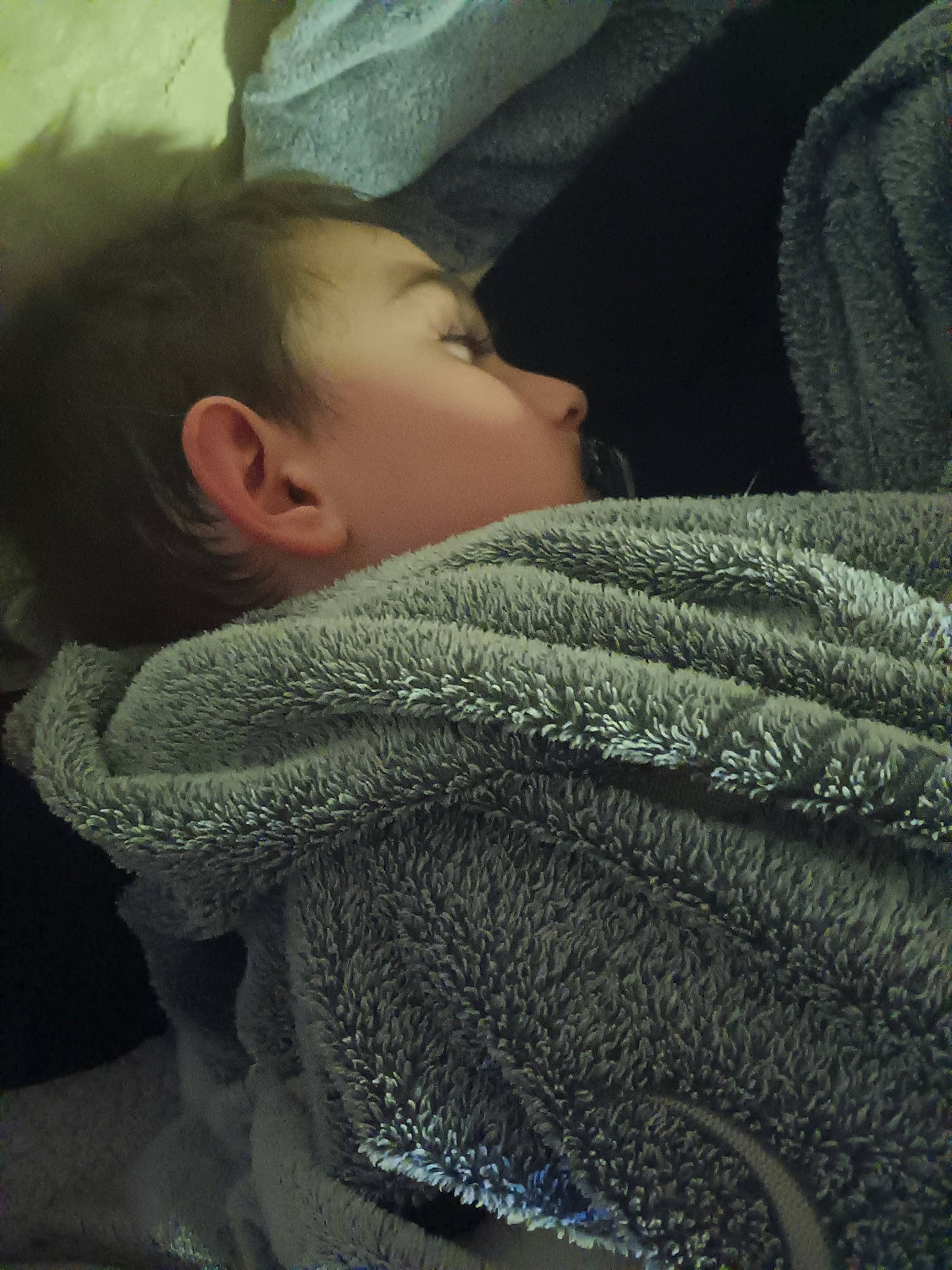 Léo a rejoint le concours — aidez-le/la à gagner de superbes lots ! baby, bed, blanket, boy, child, face, furniture, head, male, newborn, person, photography, portrait, quilt, sleeping, towel