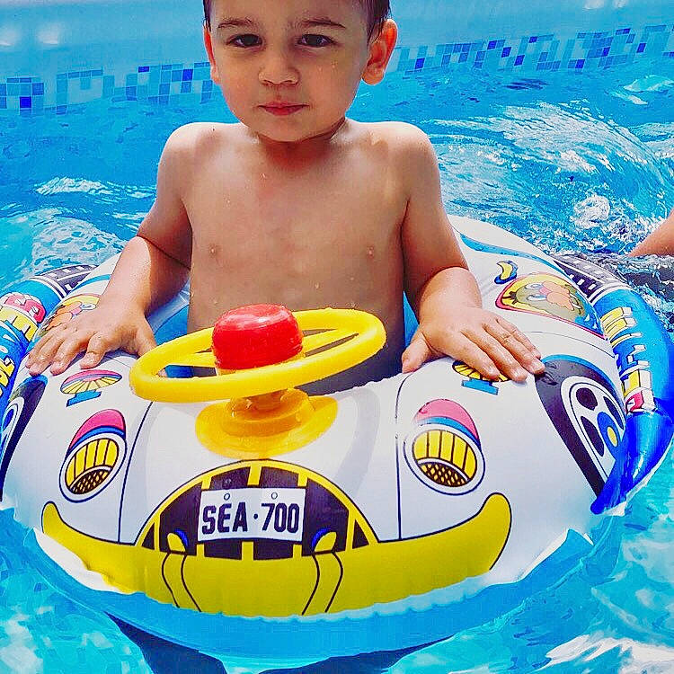 Naïm participe au concours pour gagner de l'argent avec cette photo : aqua, baby, baby_float, baby_products, child, fun, games, indoor_games_and_sports, inflatable, leisure, lifejacket, person, play, product, recreation, summer, swimming_pool, toddler, toy, vacation