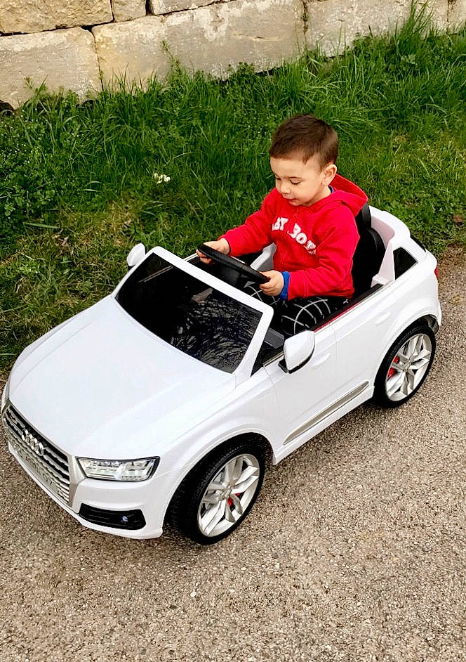 Naïm a rejoint le concours — aidez-le/la à gagner de superbes lots ! audi, audi_cabriolet, automotive_design, car, city_car, convertible, family_car, land_vehicle, luxury_vehicle, motor_vehicle, person, product, range_rover, sport_utility_vehicle, subcompact_car, vehicle, wheel