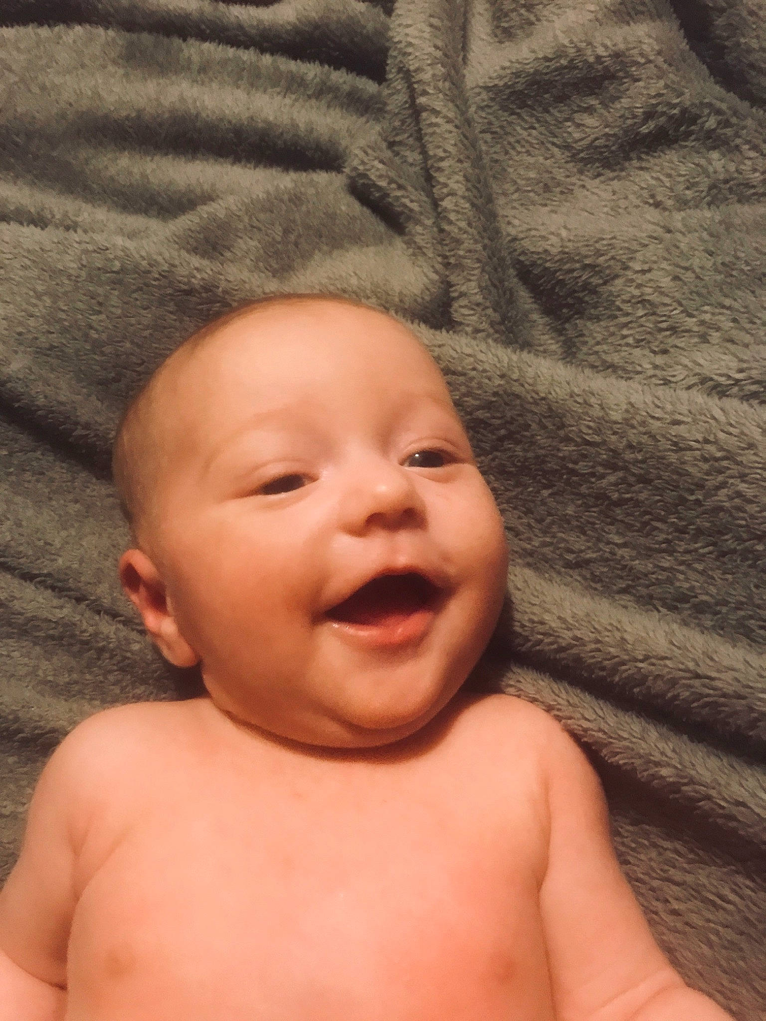 Ilena a rejoint le concours — aidez-le/la à gagner de superbes lots ! baby, cheek, chin, eye, eyebrow, eyelash, face, finger, forehead, happy, head, human_body, iris, lip, mouth, muscle, nose, person, skin, smile