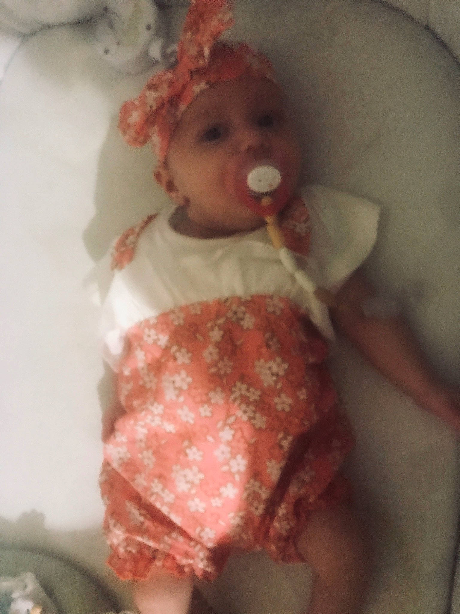 Ilena a rejoint le concours — aidez-le/la à gagner de superbes lots ! baby_products, baby_toddler_clothing, cheek, child, chin, doll, dress, embellishment, eyelash, hair, iris, lip, nose, pattern, peach, person, pink, room, sleeve, toy