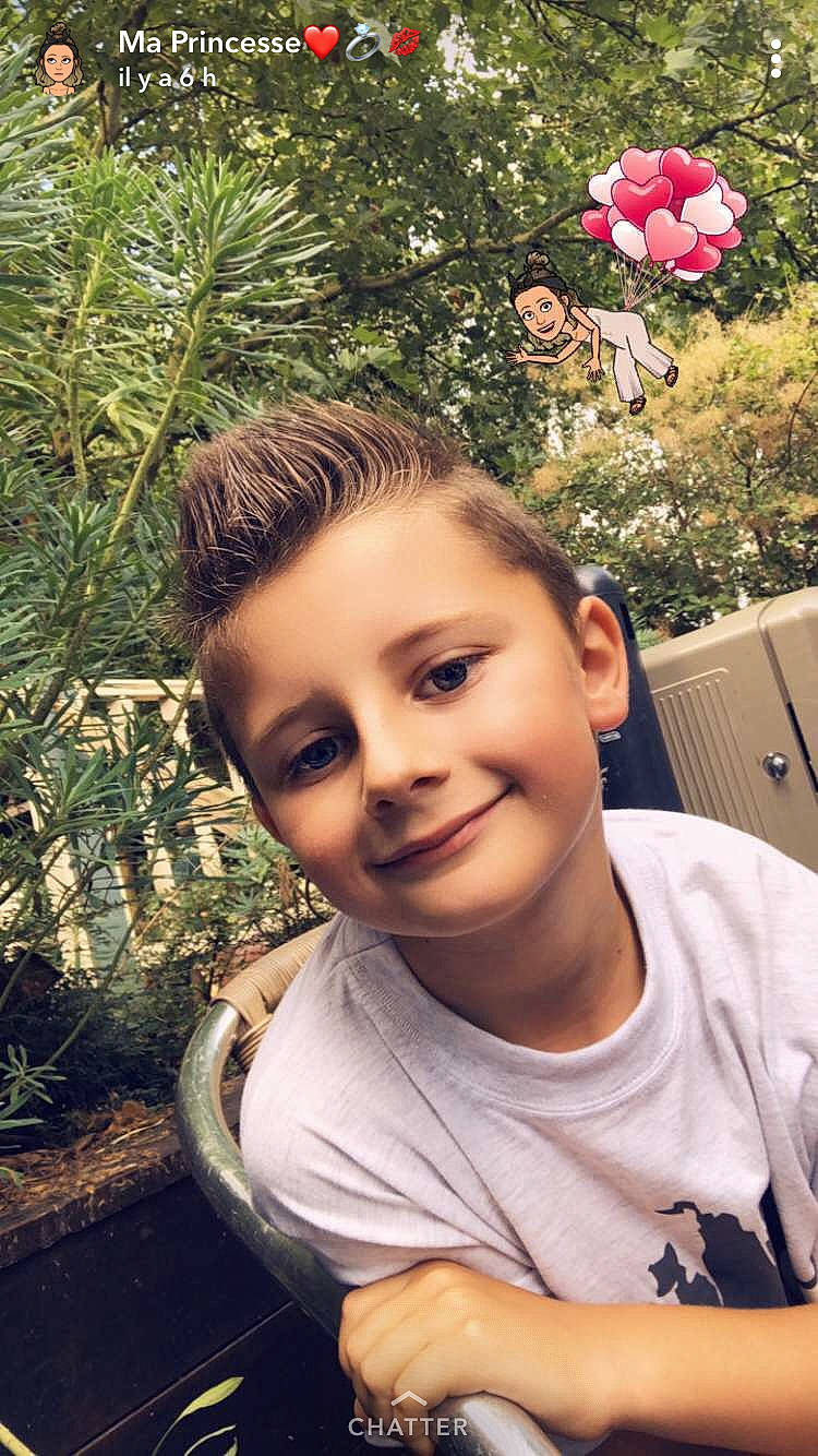 Lucas a rejoint le concours — aidez-le/la à gagner de superbes lots ! beauty, black_hair, child, cool, day, flower, forehead, fun, girl, hair, hairstyle, happiness, head, joy, person, plant, smile