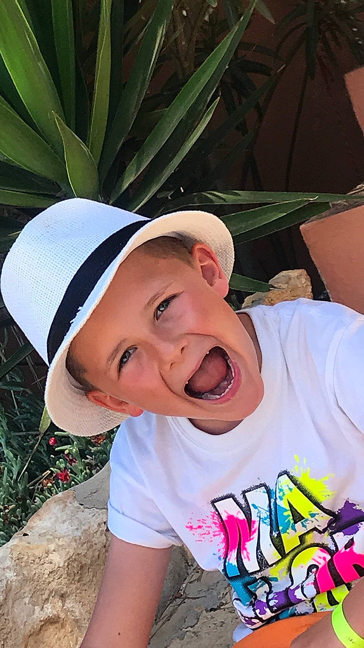 Lucas a rejoint le concours — aidez-le/la à gagner de superbes lots ! boy, cap, child, cool, emotion, eye, face, facial_expression, fashion_accessory, fun, girl, happiness, head, headgear, headwear, leisure, nose, person, skin, smile