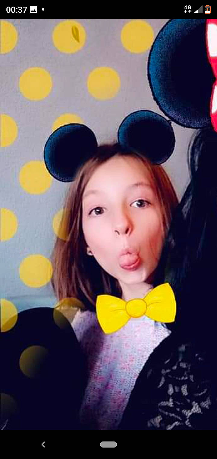 Laura a rejoint le concours — aidez-le/la à gagner de superbes lots ! child, ear, fashion_accessory, fun, happy, head, headgear, heart, organ, pattern, person, smile, toddler, yellow