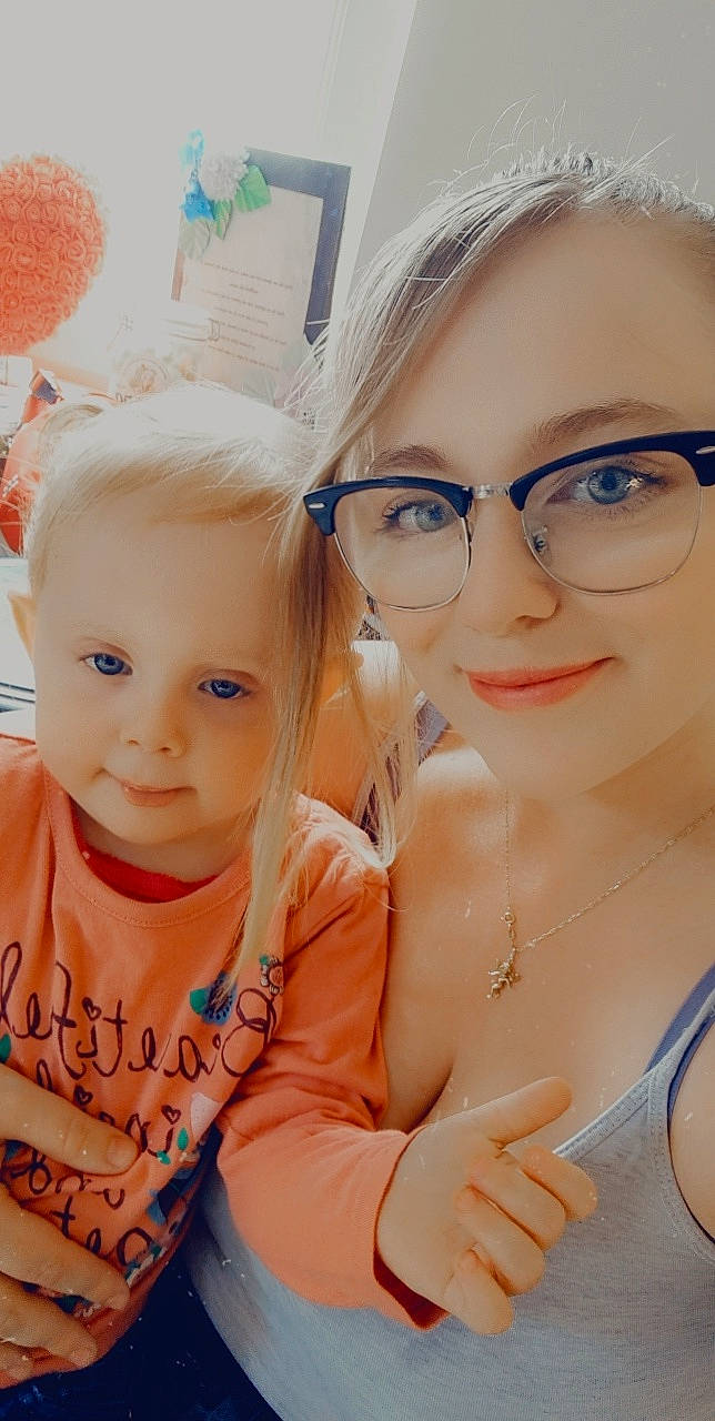 Lylionna participe au concours pour gagner de l'argent avec cette photo : baby, baby_toddler_clothing, cheek, chin, eye, eyebrow, eyelash, facial_expression, fun, gesture, glasses, hairstyle, happy, iris, joy, lip, nose, person, skin, smile