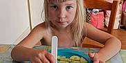 Lyna a rejoint le concours — aidez-le/la à gagner de superbes lots ! child, blonde_hair, blue_plate, cucumber_slices, plastic_fork, glass, cartoon_cat, table, tablecloth, chair, indoor, person, serious_face, food, meal, dining, room, furniture, sitting, young_child