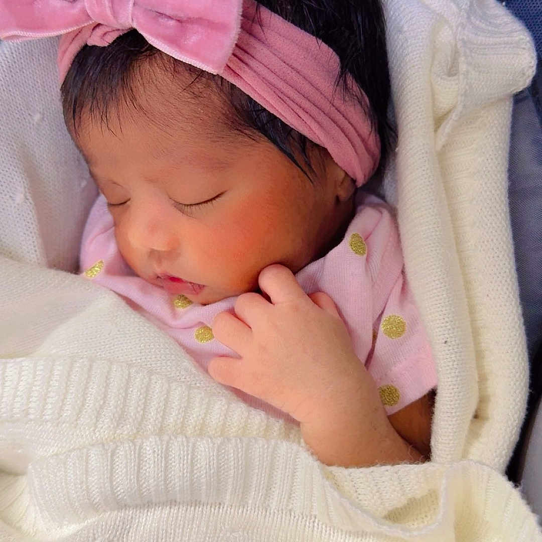 Alyssa is registered to the contest to win money with this photo: accessories, architecture, baby, bed, bedroom, blanket, building, cushion, face, furniture, head, homedecor, hospital, indoors, newborn, person, photography, portrait, quilt, sleeping