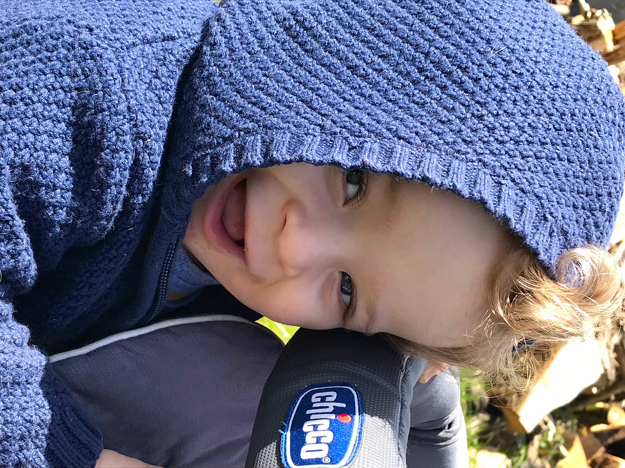 Fabio a rejoint le concours — aidez-le/la à gagner de superbes lots ! blue, cap, chin, cool, electric_blue, eye, facial_expression, fun, grass, happy, head, headgear, knit_cap, outerwear, people_in_nature, person, photograph, toddler, tree, winter