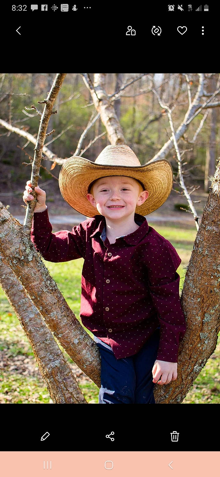 Cutter is registered to the contest to win money with this photo: child, fashion_accessory, headgear, headwear, joy, people_in_nature, person, plant, smile, toddler, tree