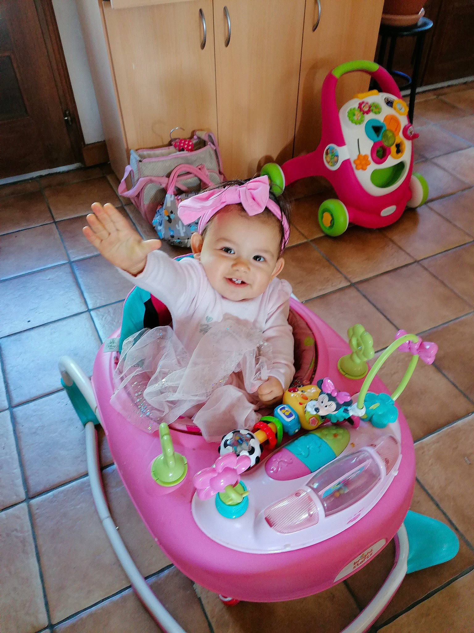 Lilou participe au concours pour gagner de l'argent avec cette photo : baby, baby_products, baby_toys, child, joy, person, play, product, toddler, toy
