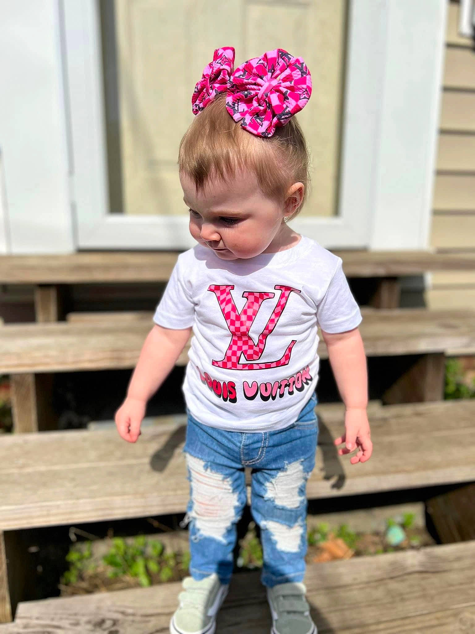 Laynee is registered to the contest to win money with this photo: baby, baby_toddler_clothing, child, denim, fashion_accessory, grass, happy, headband, headpiece, magenta, pattern, people_in_nature, person, pink, plant, portrait_photography, sitting, sleeve, t_shirt, toddler