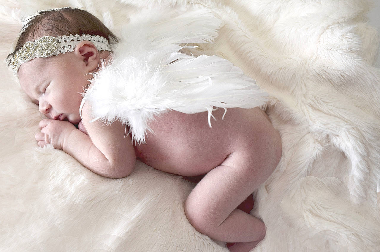 Lana is registered to the contest to win money with this photo: baby, child, fictional_character, fur, hair_accessory, headgear, headpiece, person, toddler