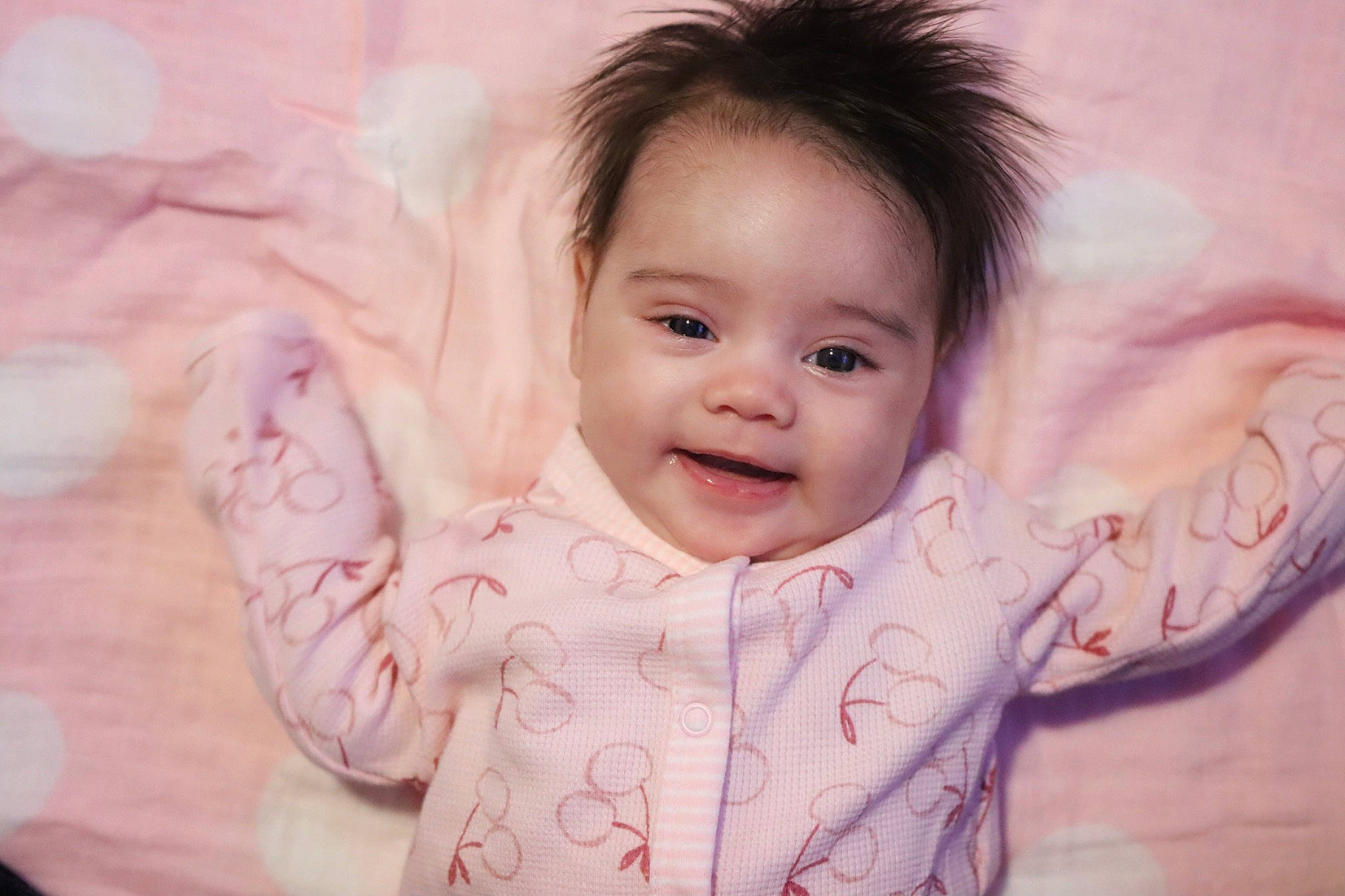 Arrow is registered to the contest to win money with this photo: baby, baby_toddler_clothing, cheek, chin, eye, eyebrow, face, flash_photography, gesture, hair, happy, human_body, iris, lip, mammal, nose, person, skin, sleeve, smile