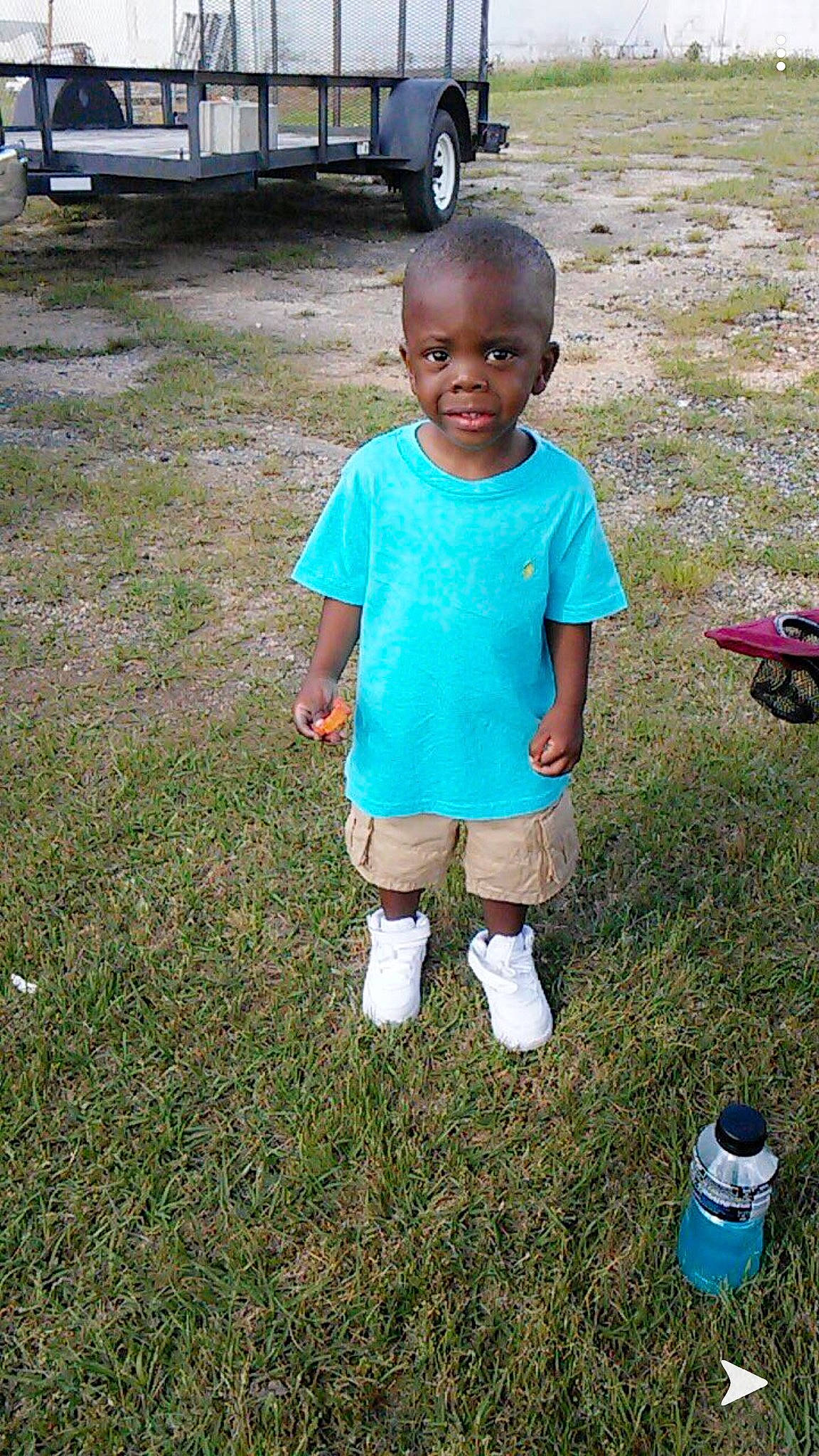 Kamydre is registered to the contest to win money with this photo: asphalt, car, child, fun, grass, happy, lawn, leisure, people_in_nature, person, shoe, shorts, soil, sports_equipment, t_shirt, tire, toddler, tree, vertebrate, water