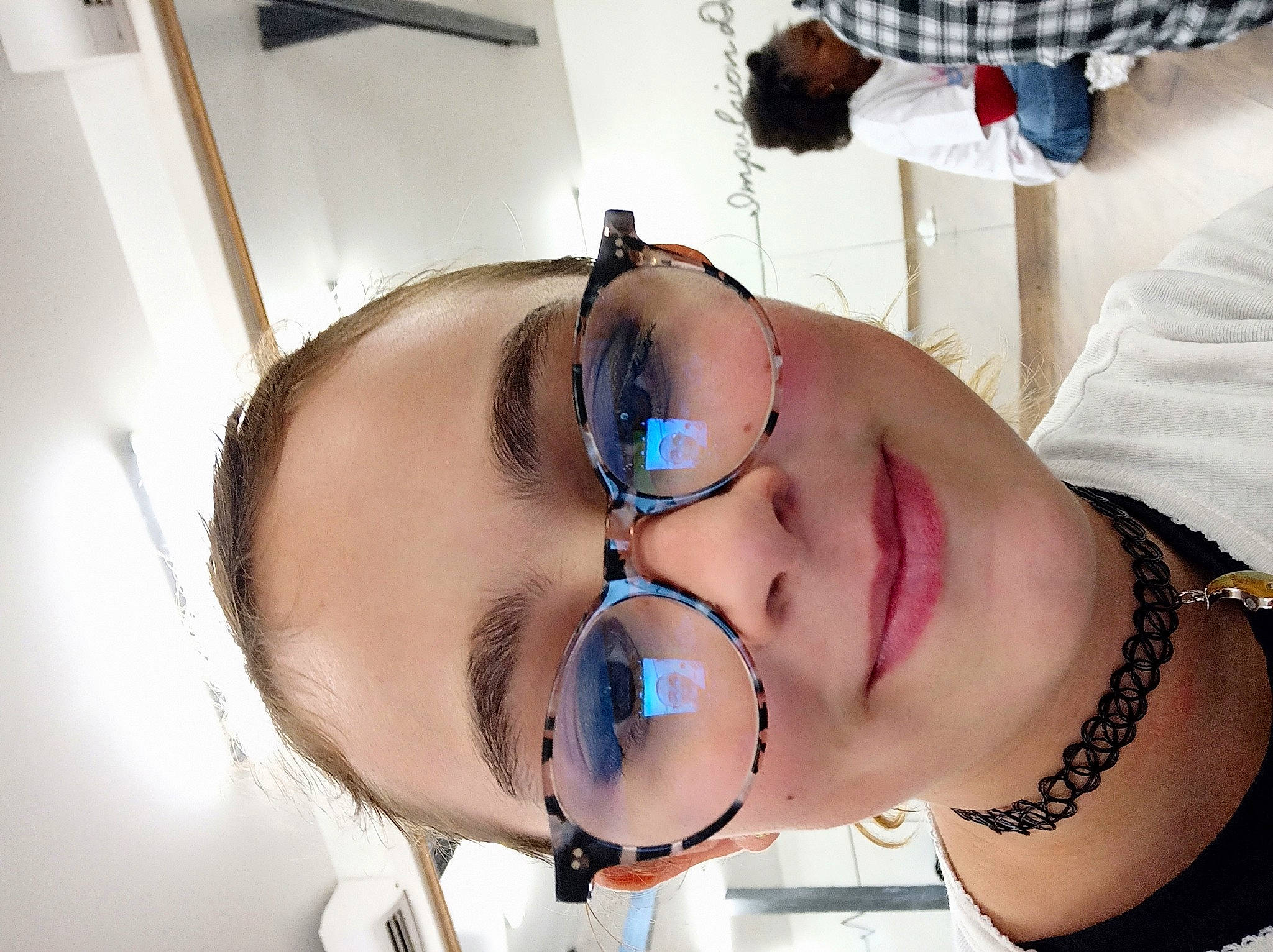 Laure a rejoint le concours — aidez-le/la à gagner de superbes lots ! audio_equipment, cool, ear, eyebrow, eyelash, eyewear, fun, glasses, happy, hearing, jaw, joy, lip, mouth, neck, nose, person, personal_protective_equipment, skin, smile