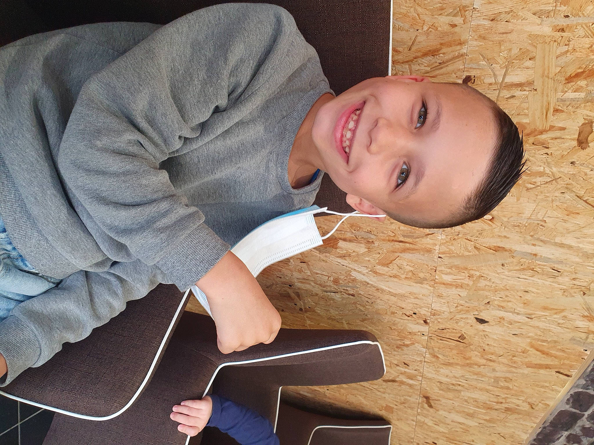 Nathan a rejoint le concours — aidez-le/la à gagner de superbes lots ! arm, baby, child, comfort, ear, floor, flooring, joy, neck, person, shoe, sitting, toddler, wood