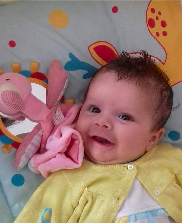 Lily-rose a rejoint le concours — aidez-le/la à gagner de superbes lots ! baby, baby_products, baby_toys, bedtime, cheek, child, ear, face, head, person, pink, product, skin, smile, stuffed_toy, toddler, yellow