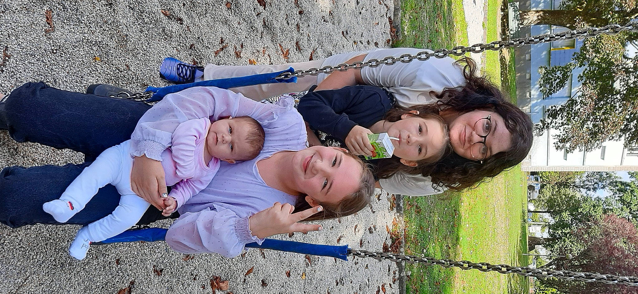 Lou-ann a rejoint le concours — aidez-le/la à gagner de superbes lots ! child, comfort, fence, friendship, fun, grass, grassland, happy, joy, leisure, people_in_nature, person, plant, recreation, sitting, spring, summer, toddler, tree, vacation