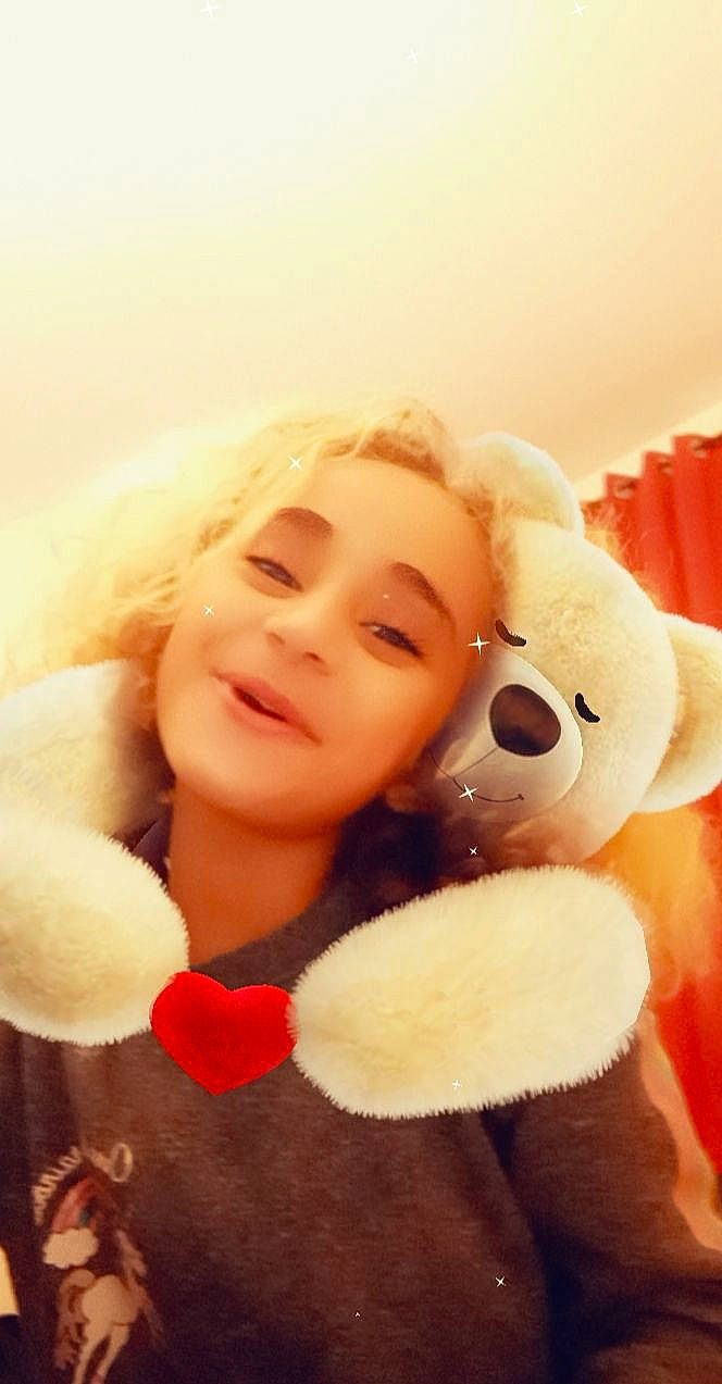 Warda a rejoint le concours — aidez-le/la à gagner de superbes lots ! baby_products, baby_toys, bear, blond, costume_accessory, doll, fur, lip, love, person, plush, selfie, stuffed_toy, teddy_bear, textile, toy