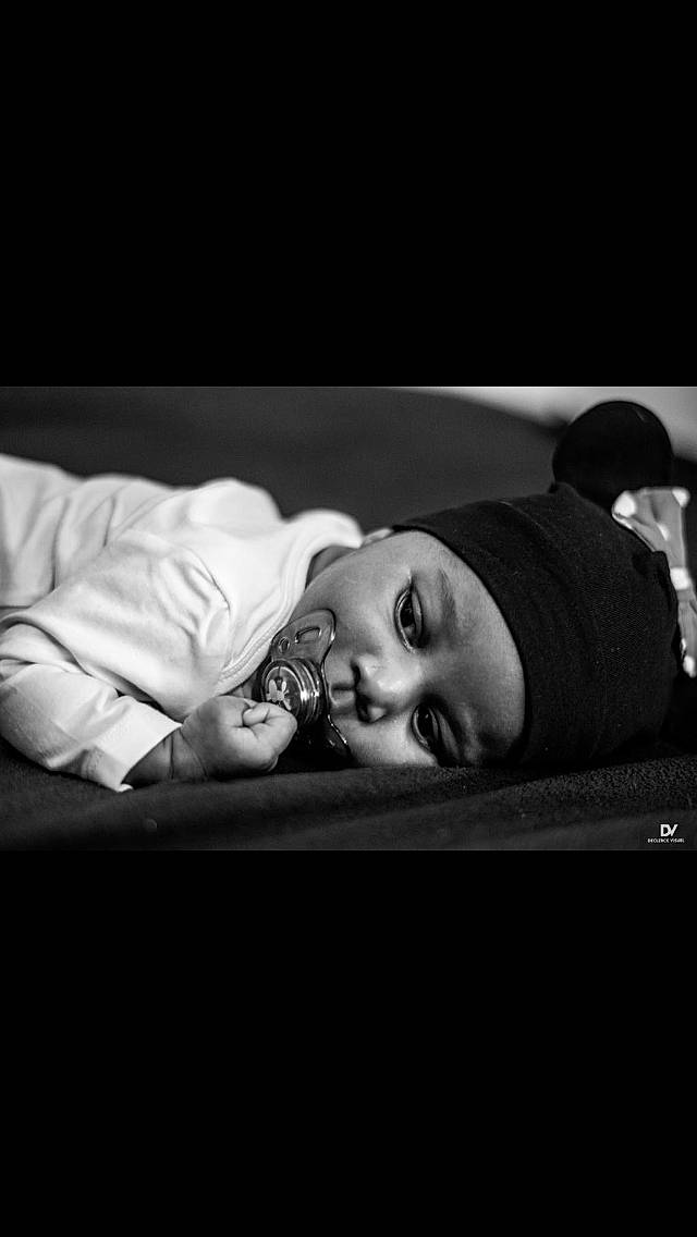 Kaïna participe au concours pour gagner de l'argent avec cette photo : beauty, black, black_and_white, child, eye, flash_photography, headwear, monochrome, monochrome_photography, person, photo_shoot, photograph, photography, portrait, portrait_photography, smile, snapshot, stock_photography, style