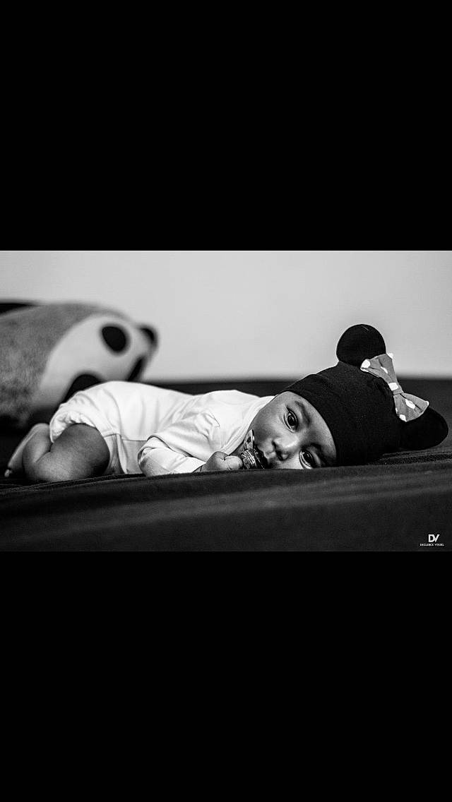 Kaïna participe au concours pour gagner de l'argent avec cette photo : arm, baby, bed, bedtime, black, black_and_white, child, comfort, furniture, headwear, monochrome, monochrome_photography, nap, person, photograph, photography, room, sleep, snapshot, stock_photography