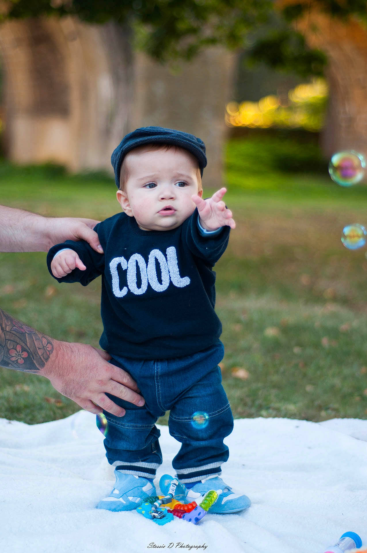 Mathéo a rejoint le concours — aidez-le/la à gagner de superbes lots ! baby, beauty, child, daughter, grass, happy, leisure, person, photograph, photography, play, portrait_photography, skin, smile, t_shirt, toddler