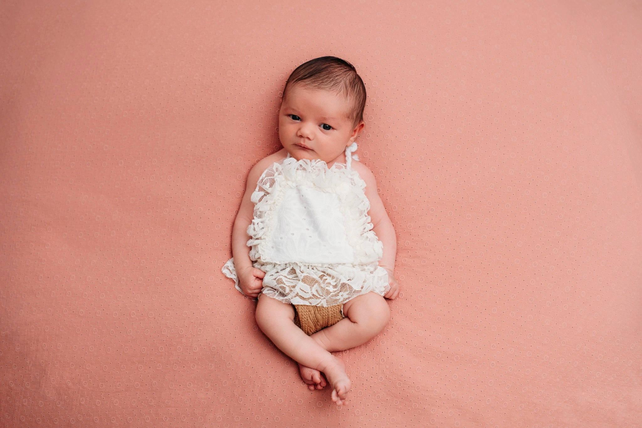 Louise a rejoint le concours — aidez-le/la à gagner de superbes lots ! baby, baby_toddler_clothing, cheek, chest, eye, eyebrow, face, flash_photography, flooring, hair, happy, human_body, iris, lip, neck, nose, person, sleeve, stomach, toddler