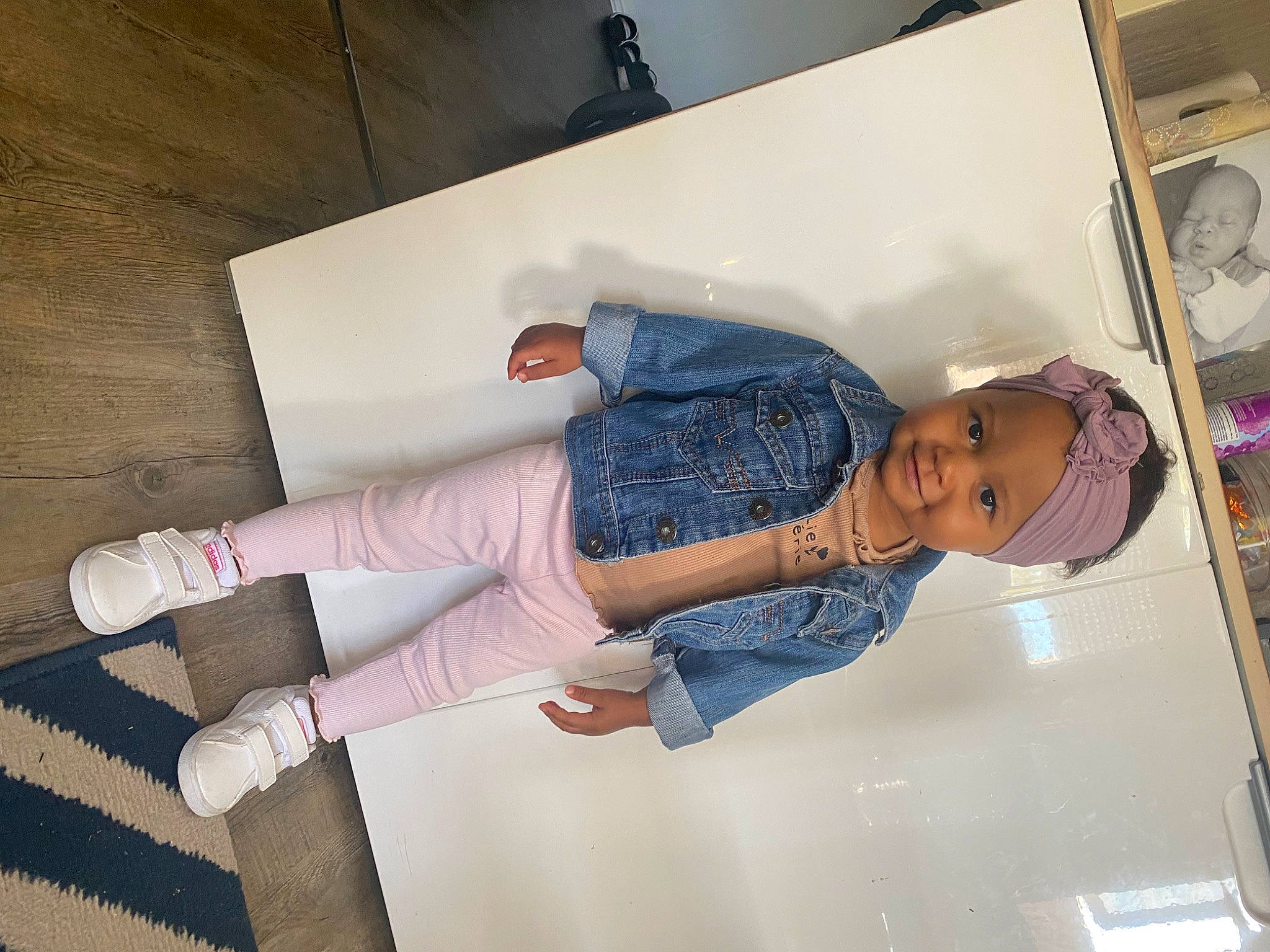 Naya participe au concours pour gagner de l'argent avec cette photo : comfort, denim, elbow, fashion_design, flooring, fun, hardwood, headwear, human_leg, knee, pattern, person, room, sleeve, thigh, waist, wrist