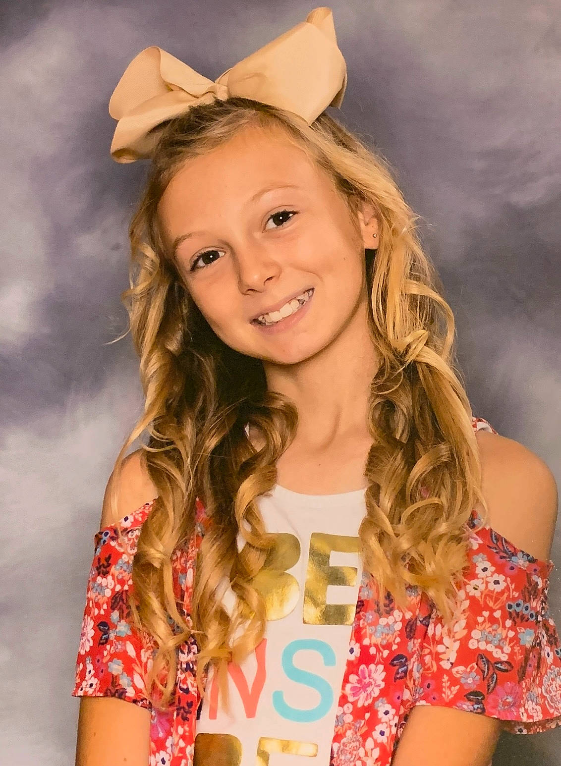 Mattie is registered to the contest to win money with this photo: clothing, cool, costume_hat, eye, eyelash, face, flash_photography, hairstyle, happy, iris, joy, lip, long_hair, neck, organ, people_in_nature, person, shoulder, skin, sleeve